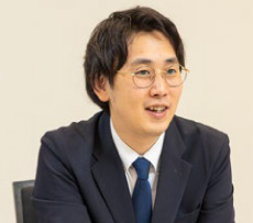 近藤 友也 氏